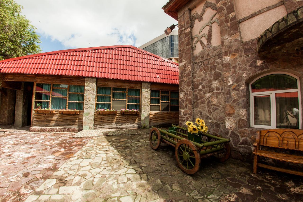 Hotel Edem Karaganda Zewnętrze zdjęcie